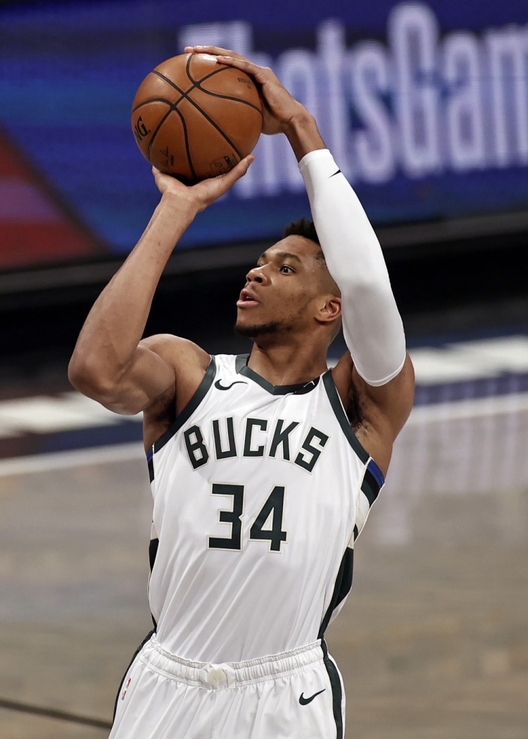 中后场出球 中后场出球